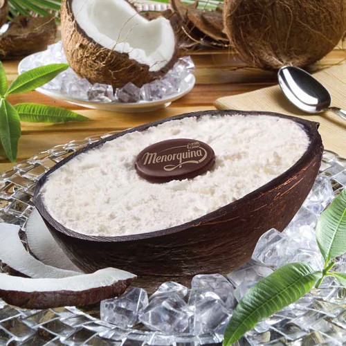 Кокосовое мороженое в скорлупе кокосового ореха 